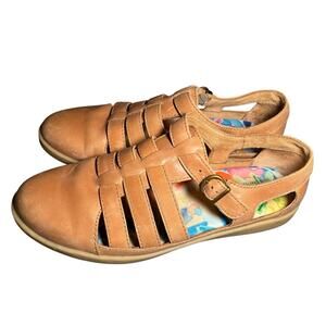 Born Brand Tan Brown Fisherman Sandals Cushioned Sole Womens Size 8
